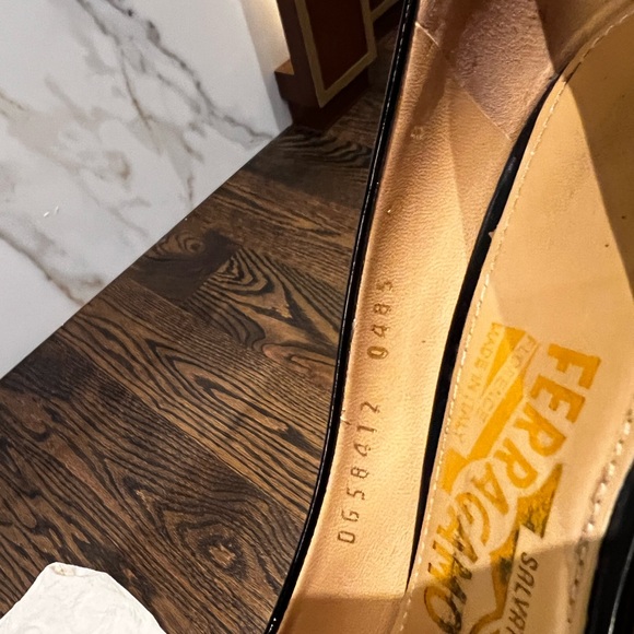 Salvatore Ferragamo Leather Bow Accent Pumps - Picture 11 of 12